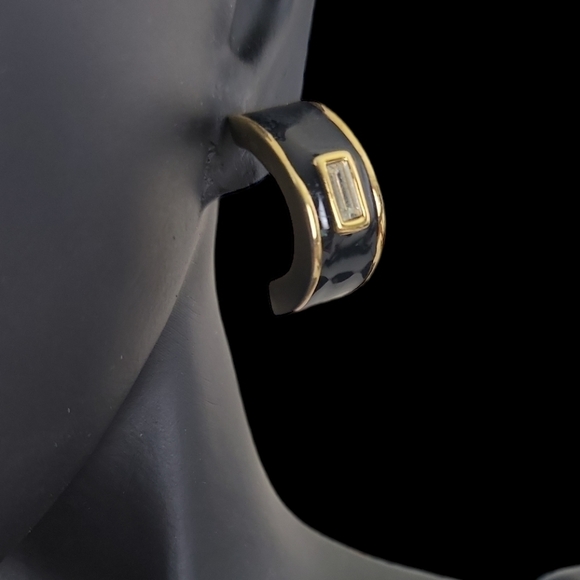 Vintage 80s Lady Remington Black Enamel Earrings - Picture 2 of 7